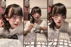 シール帳作りしながら🎀